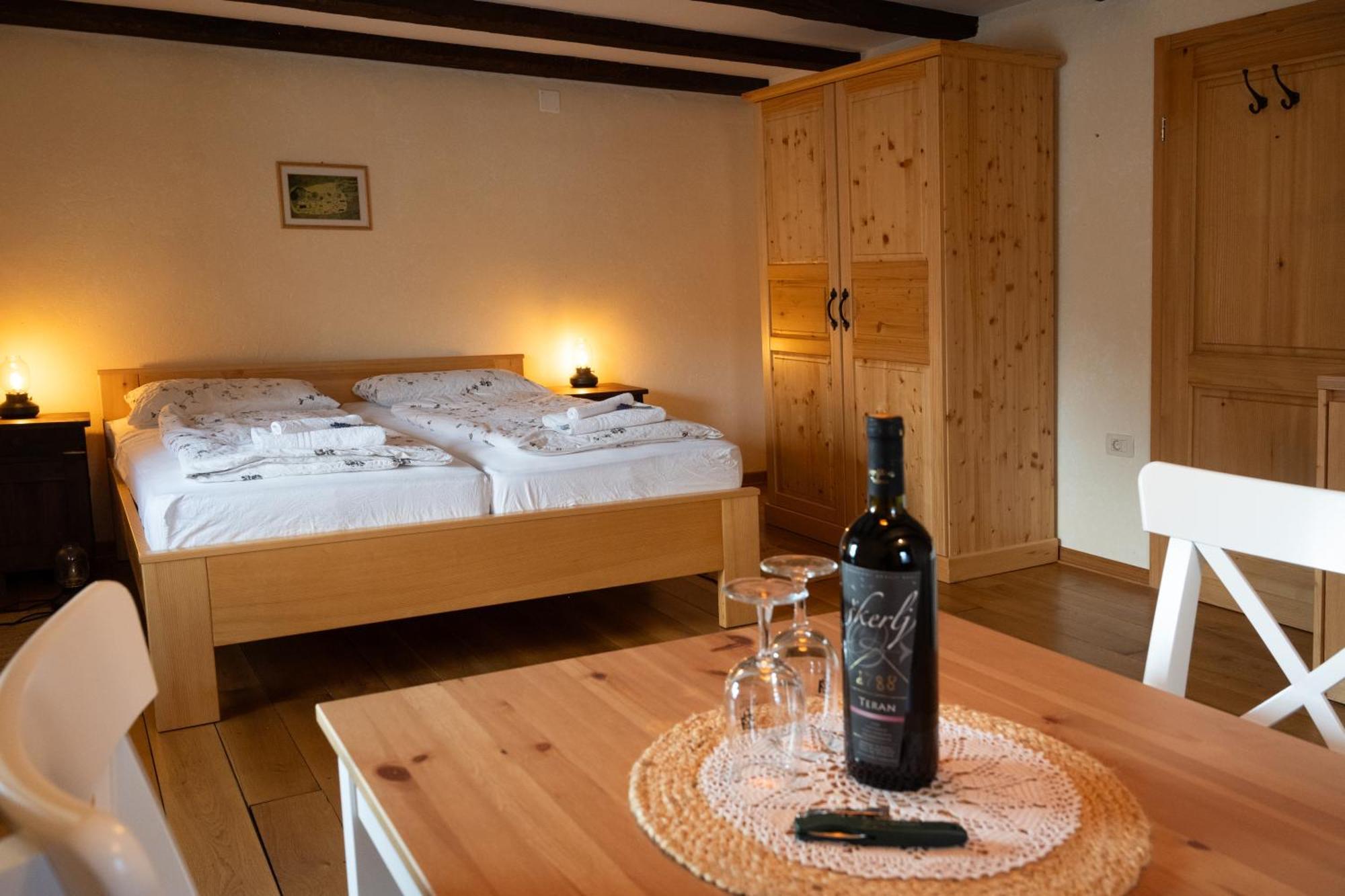 Skerlj Wine Estate Guest House Tomaj Exterior photo